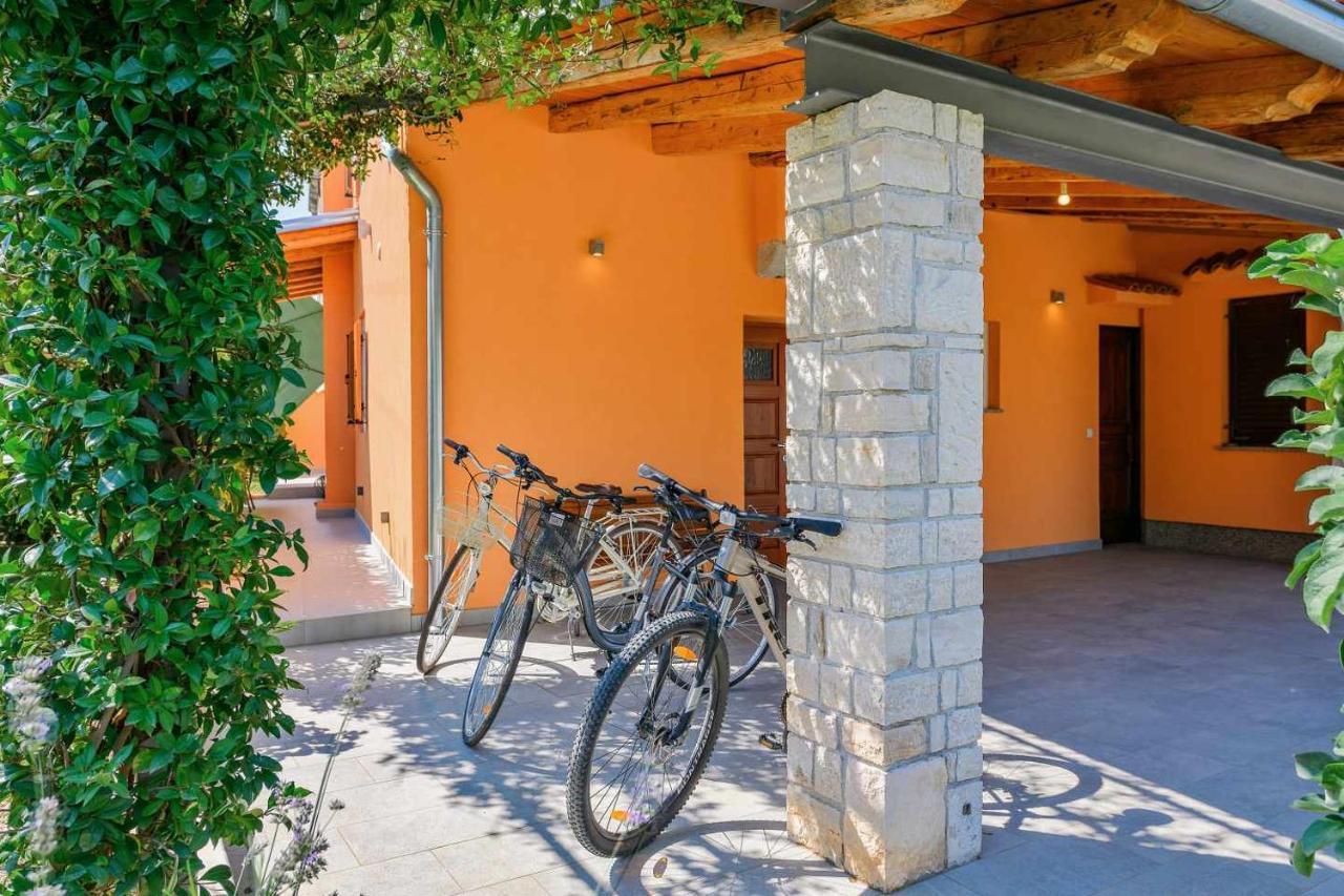 Nonina Hiza Porec